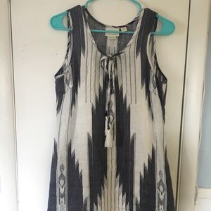 Super cute linen dress!